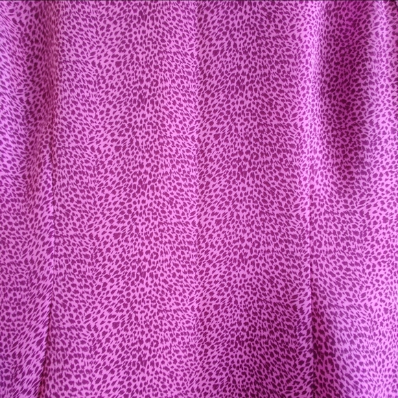 Purple/pink leopard print sleeveless blouse - Picture 3 of 3